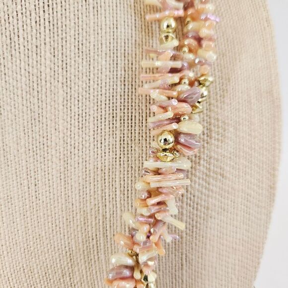 Vintage Jewels By Carle Deadstock Pink Coral Chip Triple Strand Beaded Necklace - Picture 5 of 13